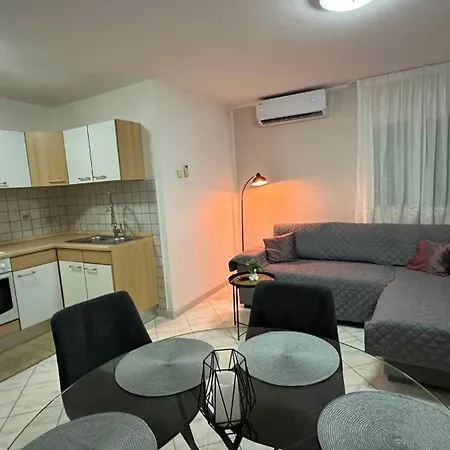 In 8673 Apartment *
