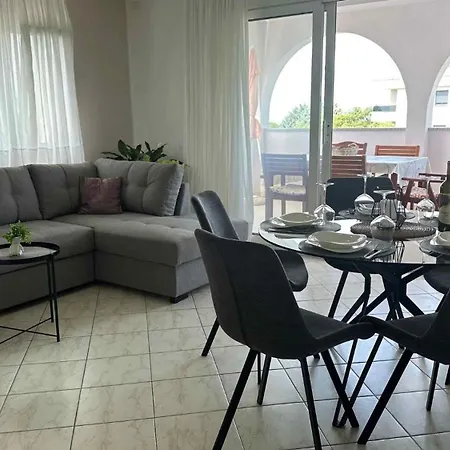 In 8673 Apartment
